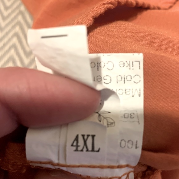 Emery Rose embroidered babydoll top. Short sleeves. Rust with ivory flowers. 4x. - Picture 5 of 5